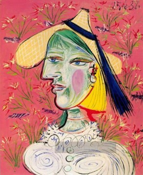 Femme au chapeau de paille sur fond fleuri 1938 Kubisten Ölgemälde